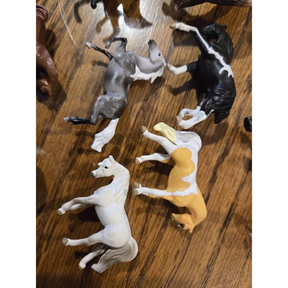 Breyer Model Horses Mixed Lot Of 31 - Picture 10 of 16